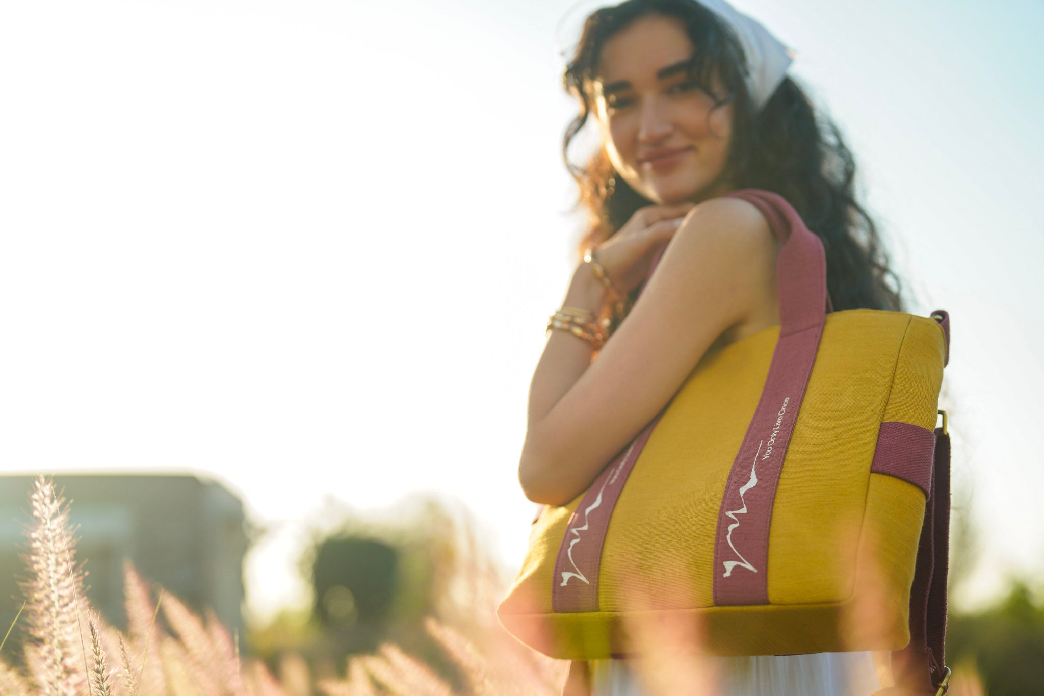 Golden Pulse Messenger Bag - Kaahu
PDP label: SHOULDER CARRY