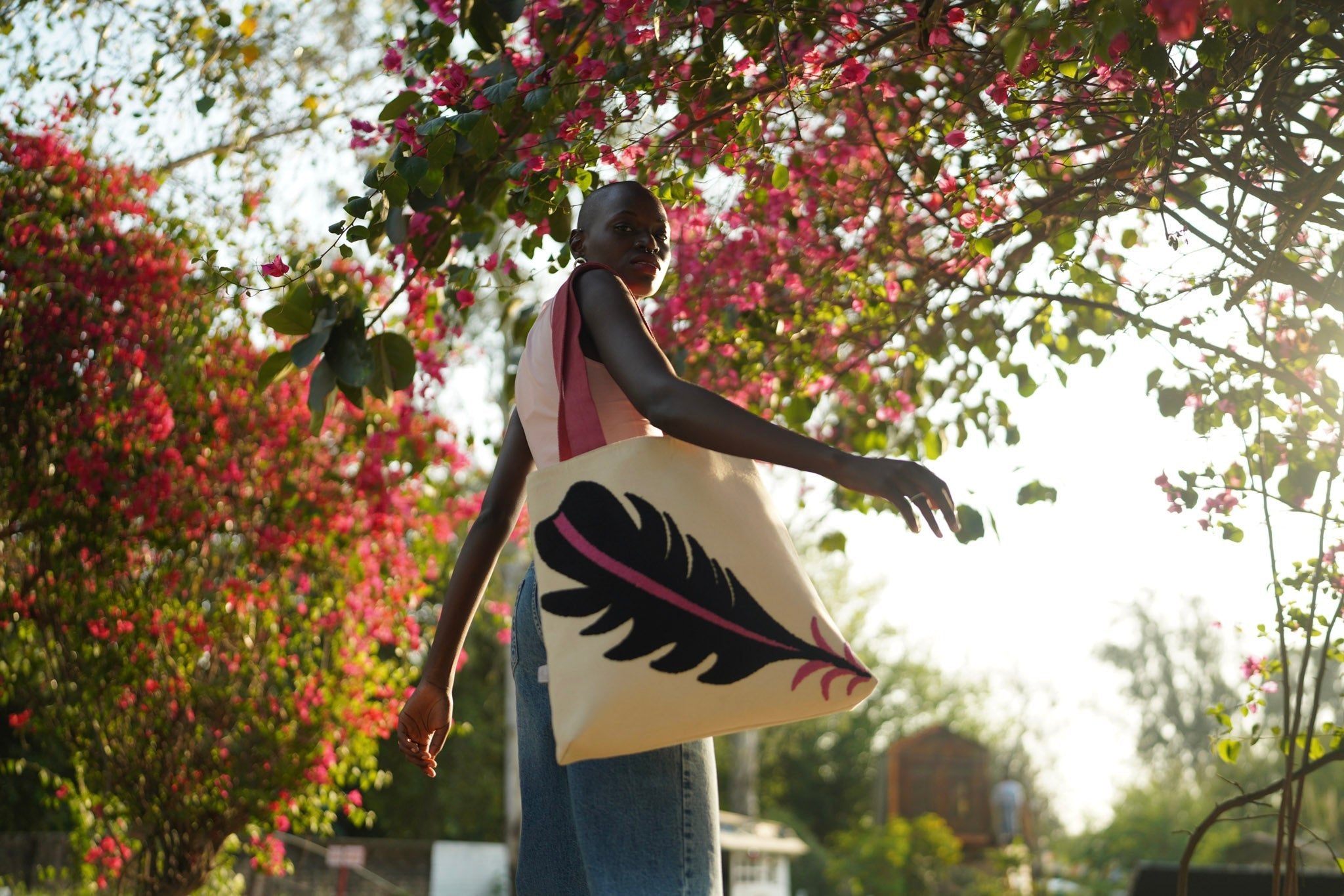 Seraph Feather Tote - Kaahu
PDP label: WEEKEND STROLL