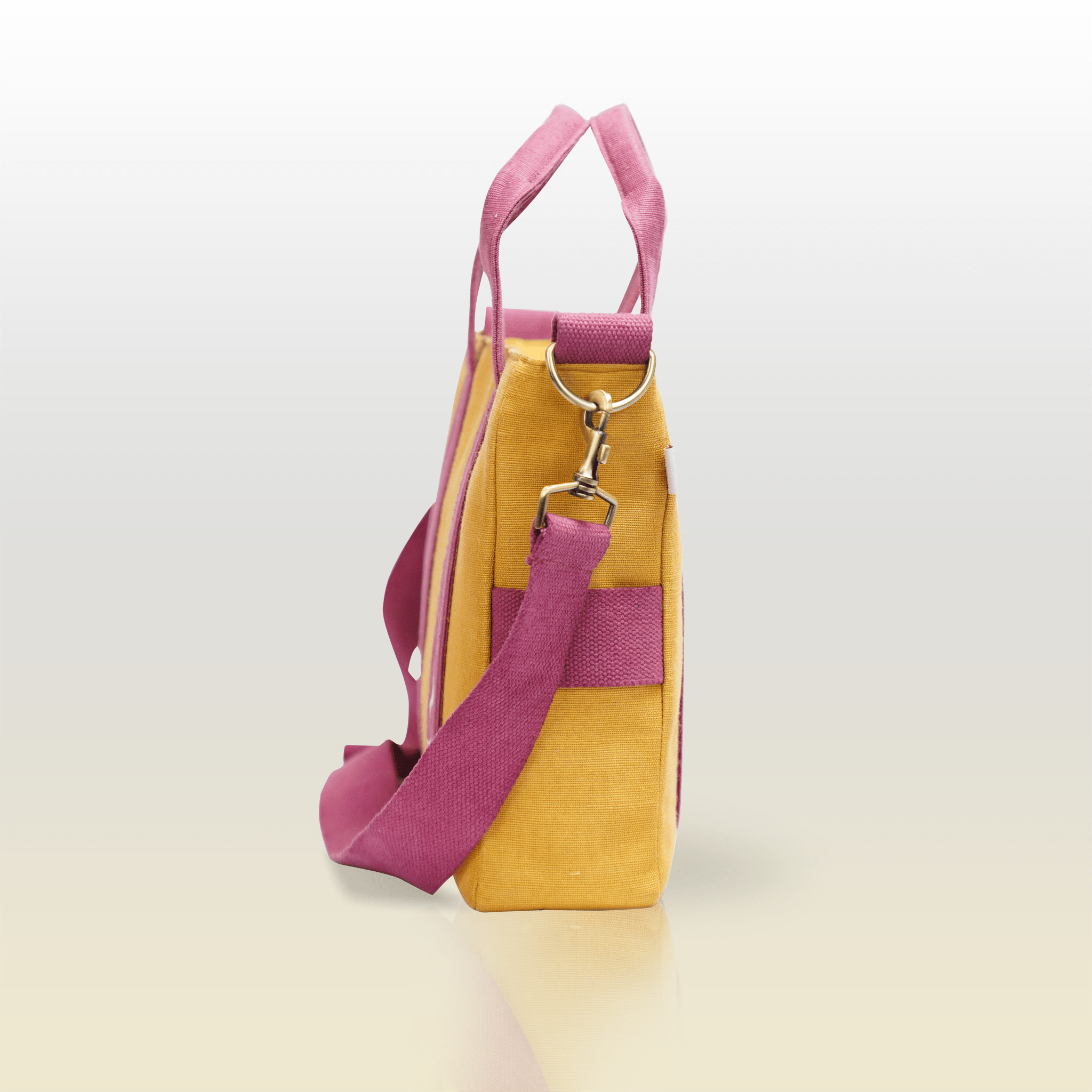 Golden Pulse Messenger Bag - Kaahu
PDP label: SIDE VIEW