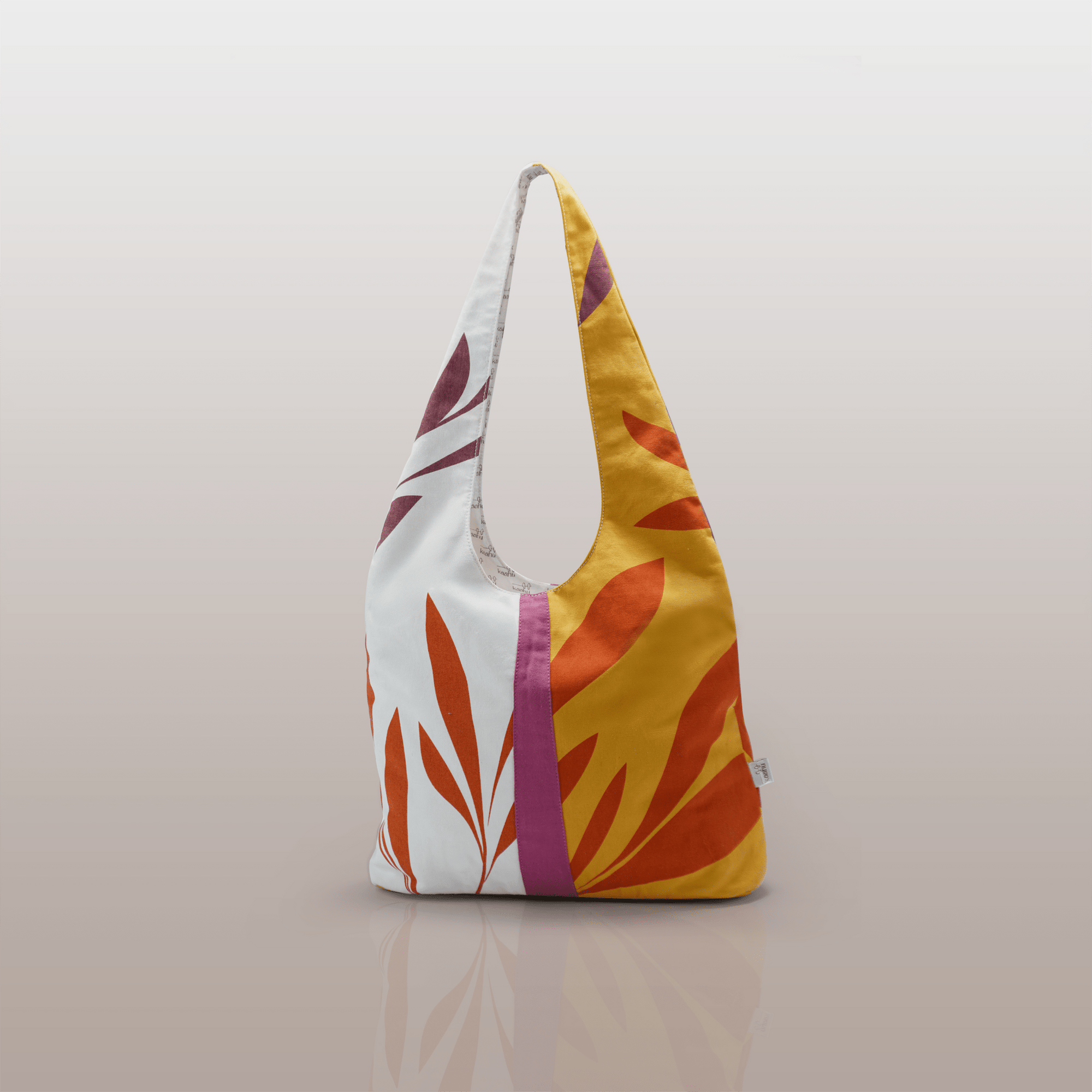 Leaf & Light Hobo - Kaahu, sustainable bag, organic cotton
PDP label: FRONT