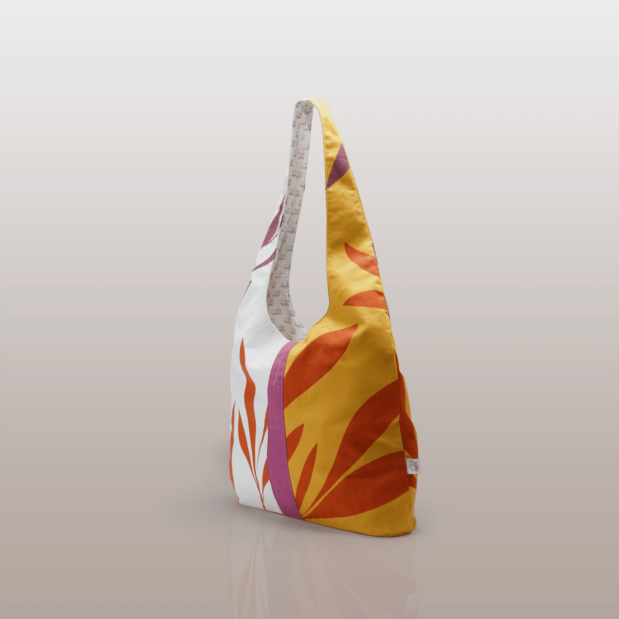Leaf & Light Hobo - Kaahu
3/4 VIEW