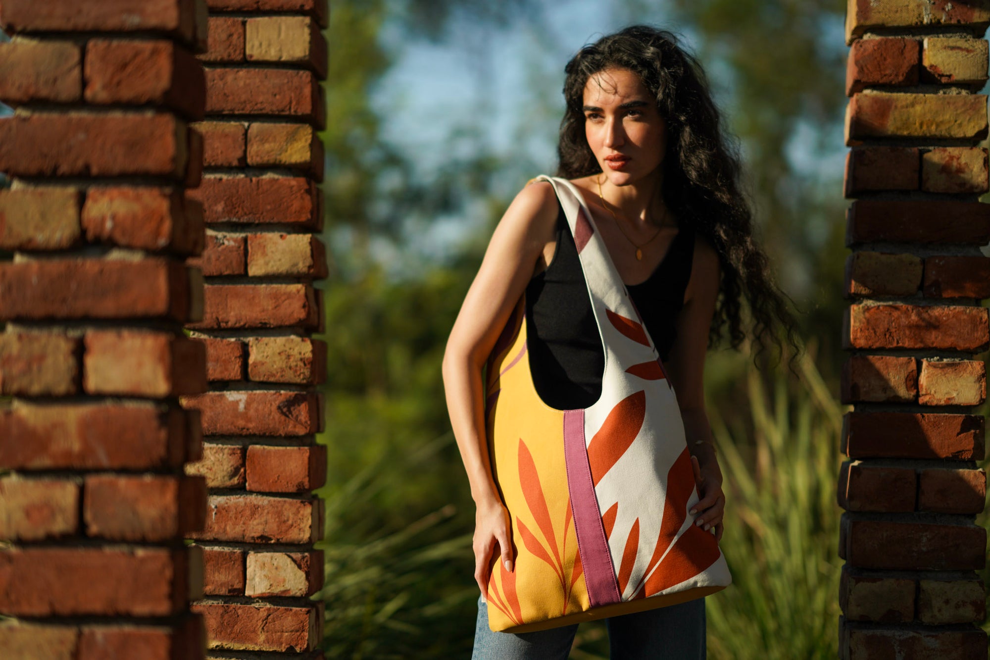 Leaf & Light Hobo - Kaahu
SHOULDER CARRY
