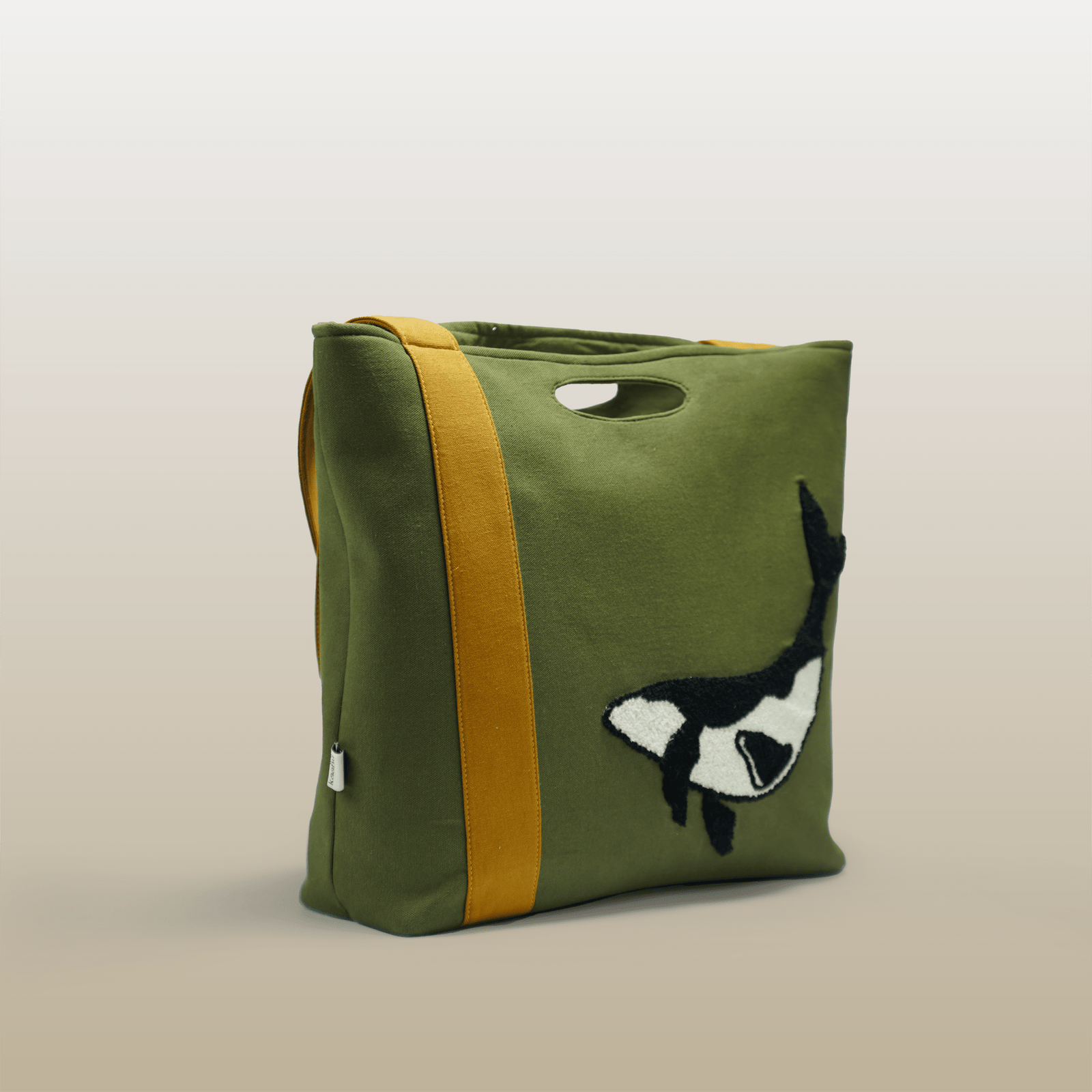 Silent Guardian Tote - Kaahu
slideshow2
PDP label: 3/4 VIEW