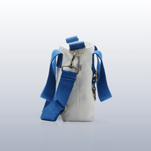 Snowdrift Messenger Bag - Kaahu
PDP label: DETACHABLE STRAPS